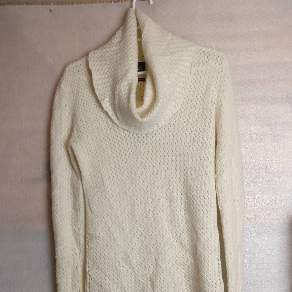 Neutral Turtleneck Cashmere Sweater, Fine Textured Cashmere Fabric Medium size
